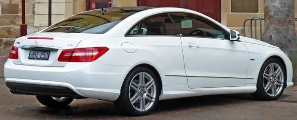 Mercedes-Benz E 250 1.8dm3 benzyna 207 L347M0 NZAAA411